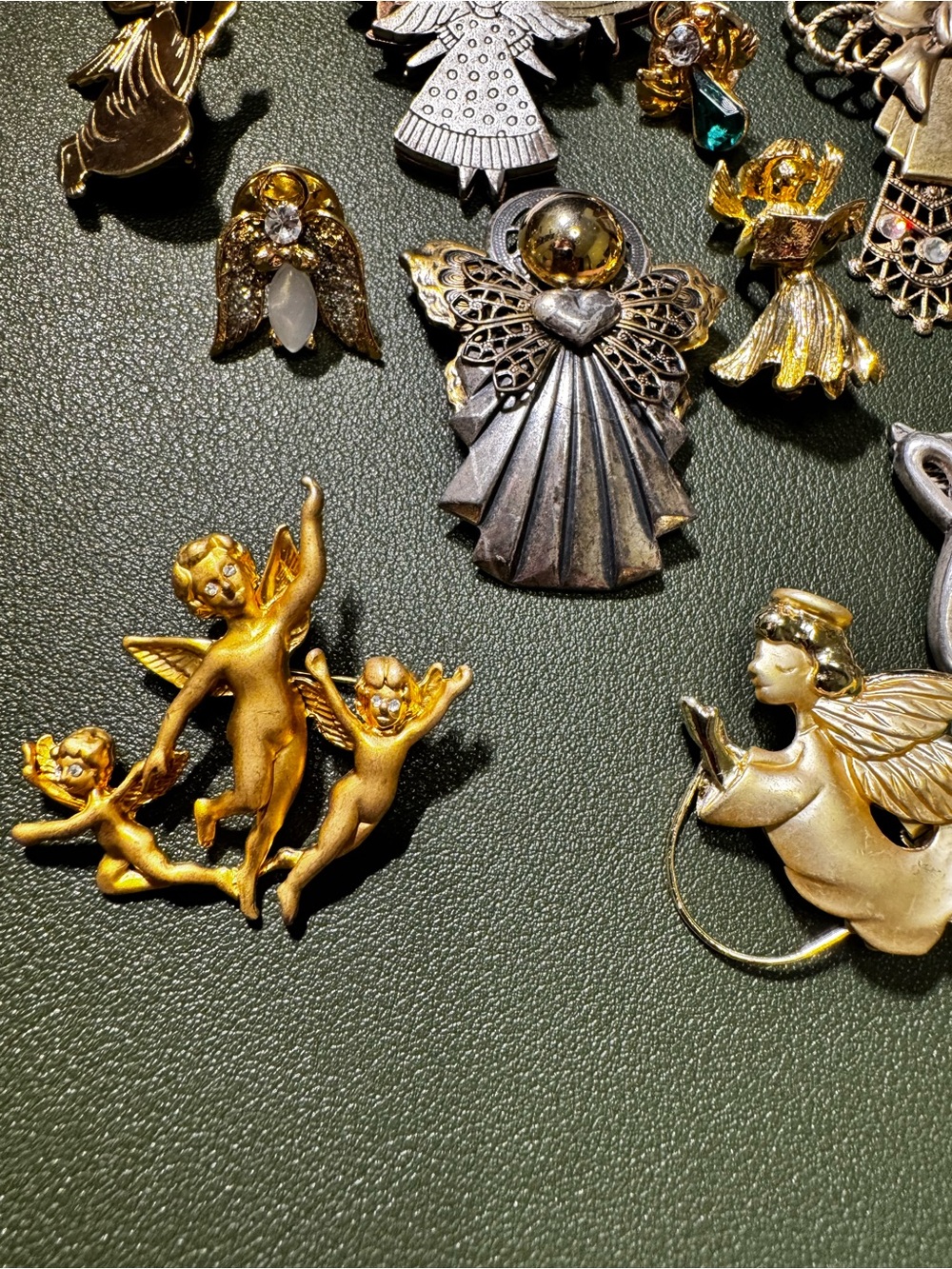 Vintage Angel Brooch & Pin Lot – Gold Tone, Silver Tone & Rhinestone Angels - Picture 8 of 10
